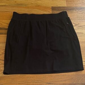 T by Talbots Black Athletic Skirt with Pockets